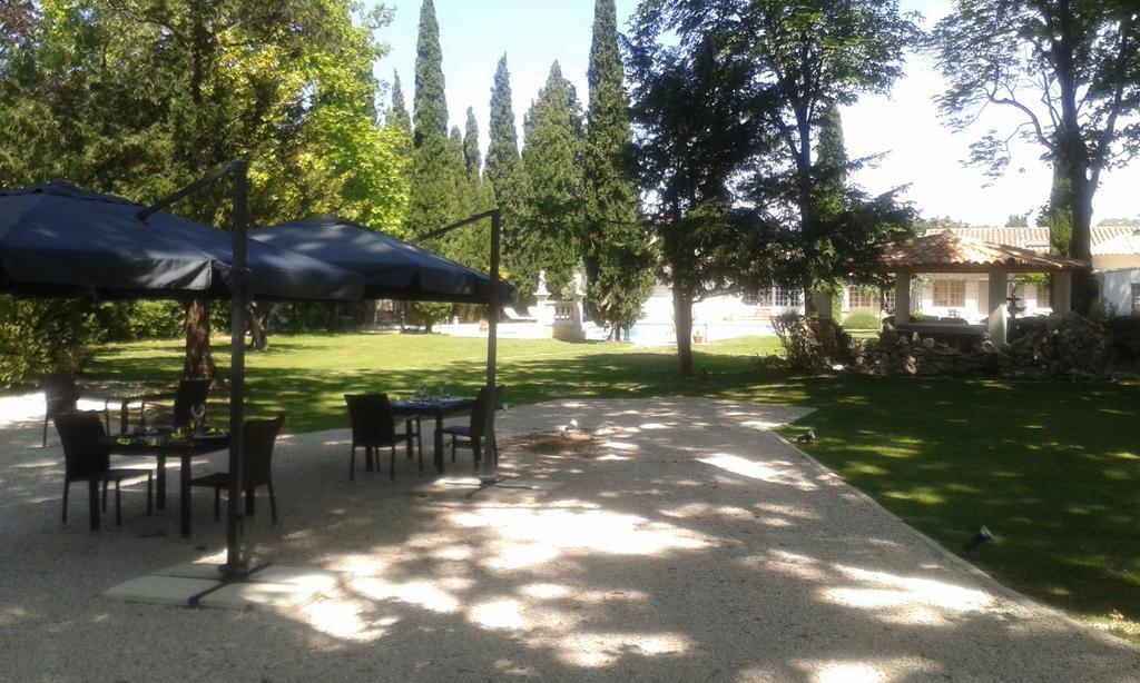 Hostellerie Les Frenes Авиньон Экстерьер фото