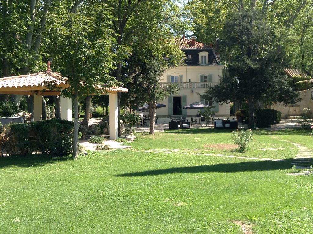 Hostellerie Les Frenes Авиньон Экстерьер фото