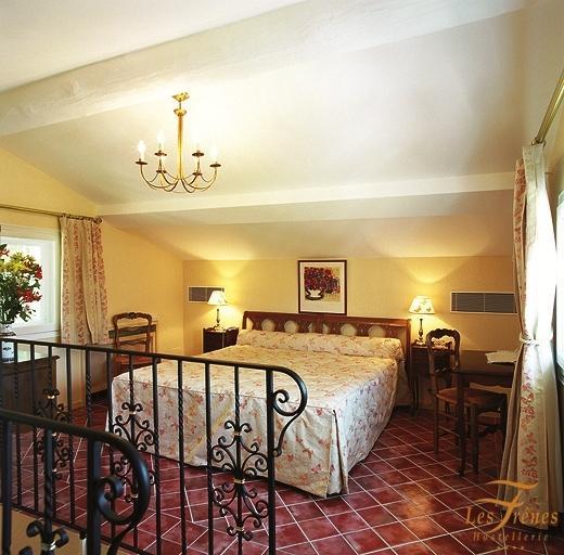 Hostellerie Les Frenes Авиньон Номер фото